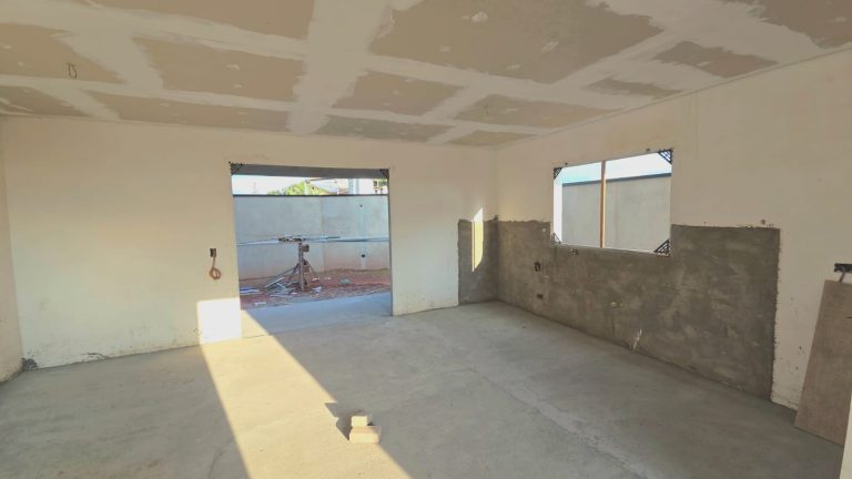 Sala ampla de casa em obra no Residencial Villas do Vale